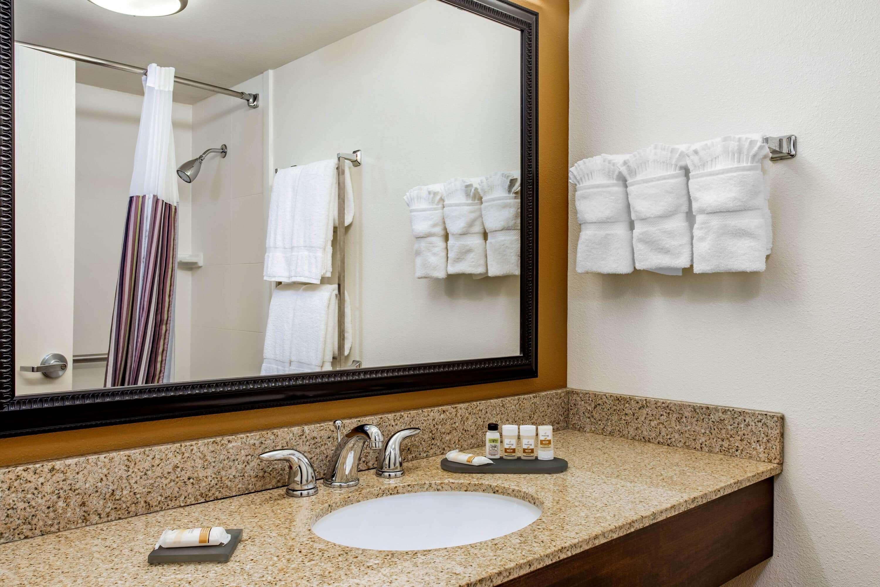 La Quinta By Wyndham Danbury Otel Dış mekan fotoğraf